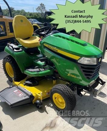 John Deere X580 小型拖拉机