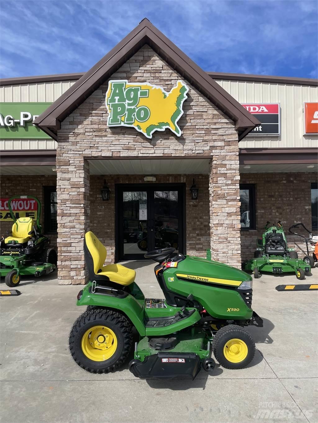 John Deere X590 小型拖拉机
