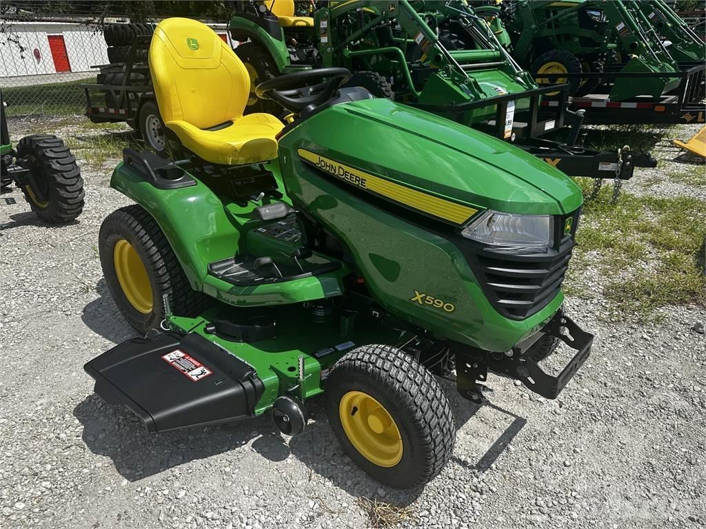 John Deere X590 小型拖拉机