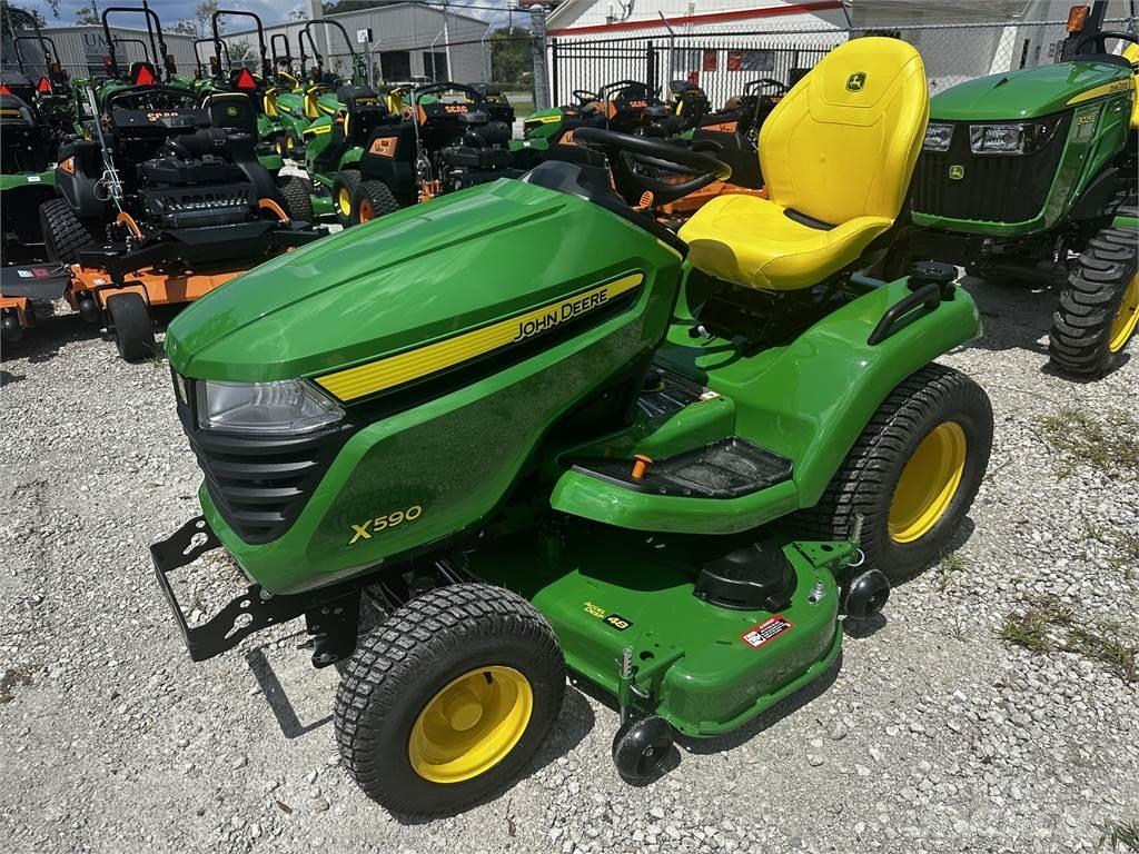 John Deere X590 小型拖拉机