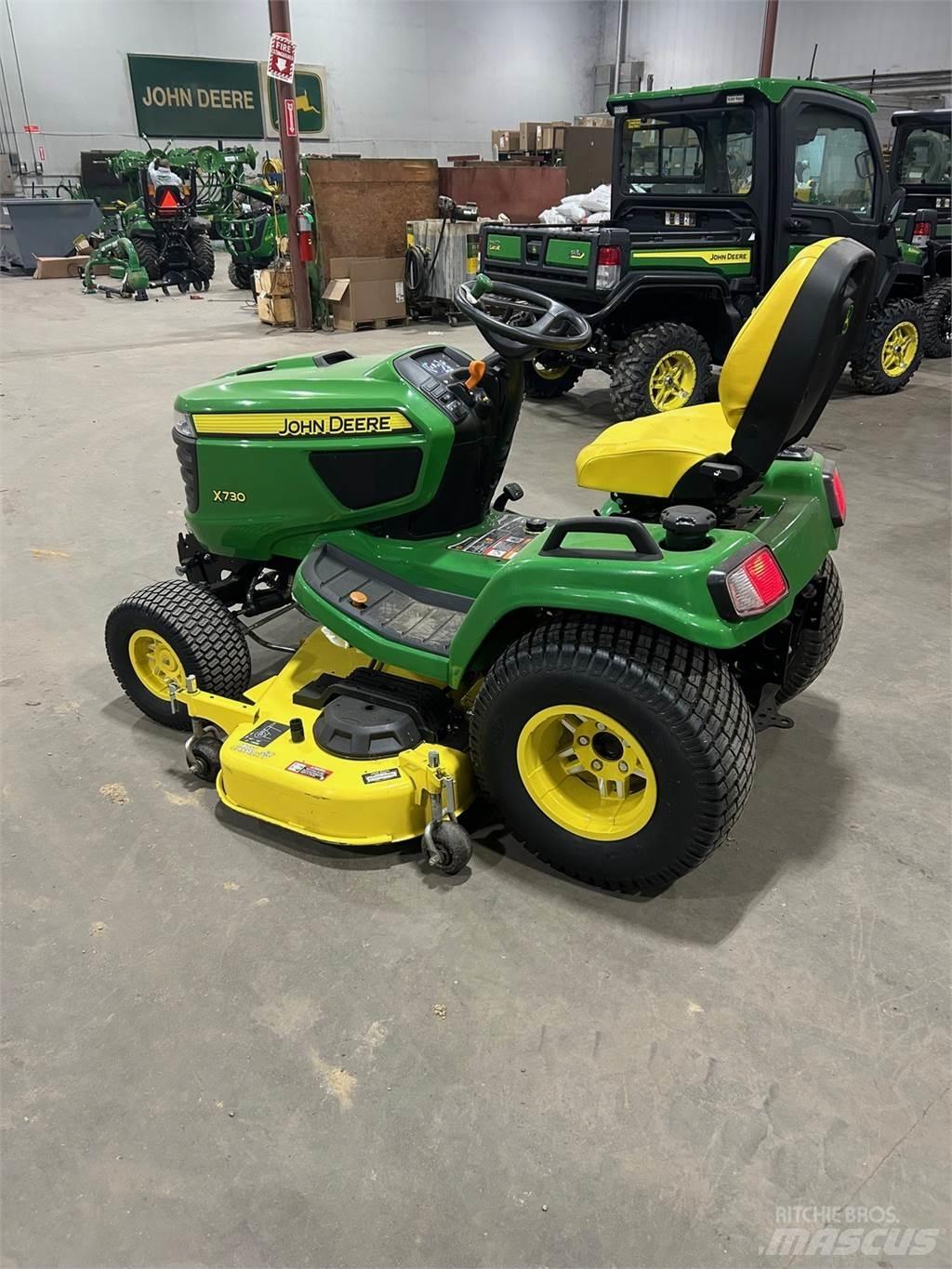 John Deere X730 小型拖拉机