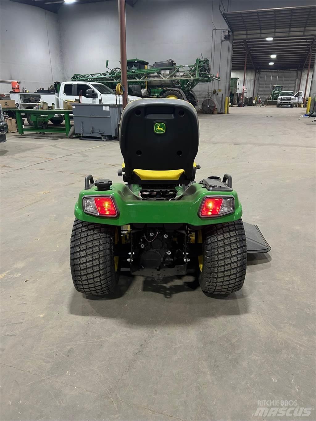 John Deere X730 小型拖拉机