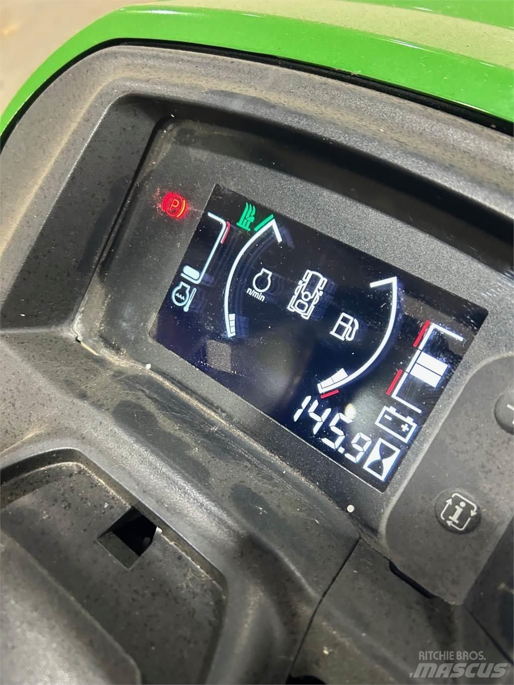 John Deere X730 小型拖拉机