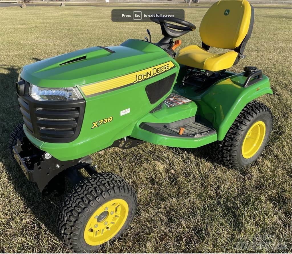 John Deere X738 小型拖拉机