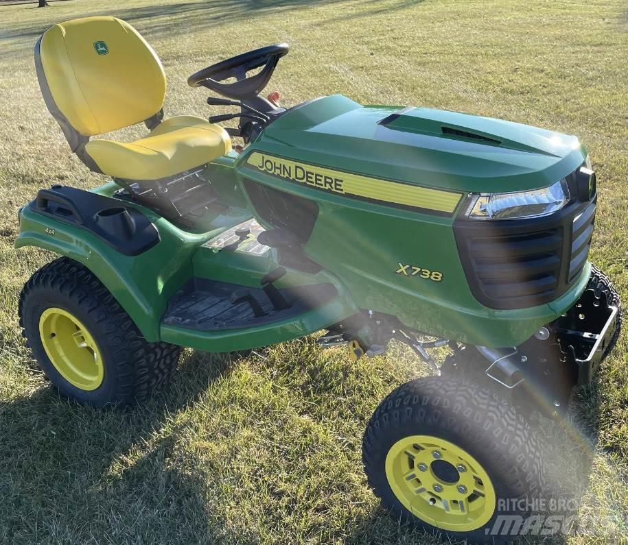 John Deere X738 小型拖拉机