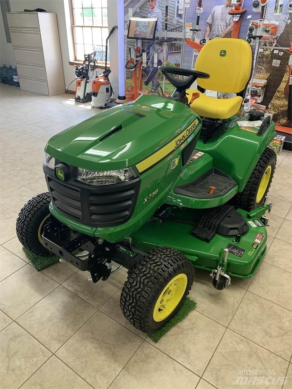 John Deere X738 小型拖拉机