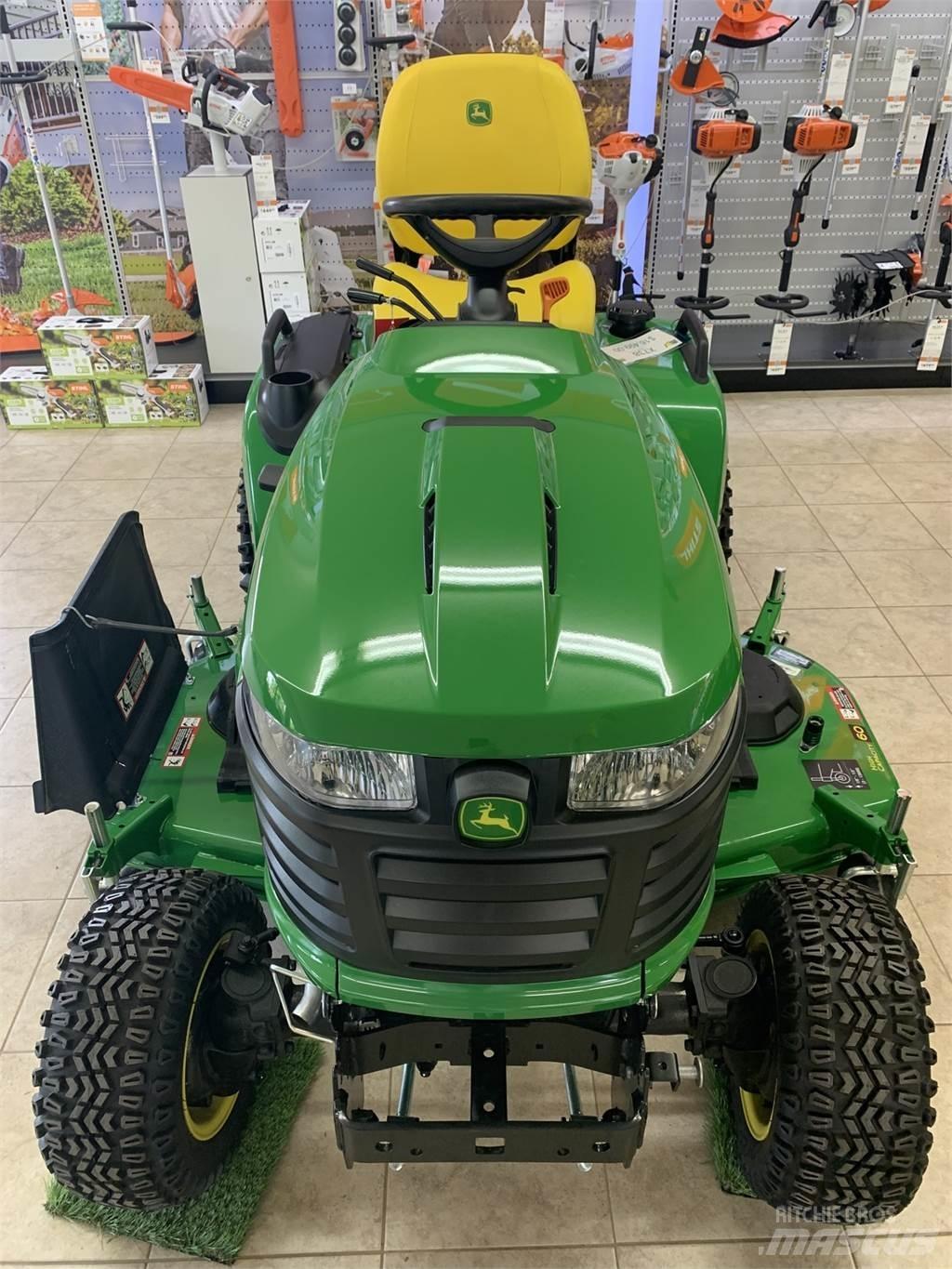 John Deere X738 小型拖拉机