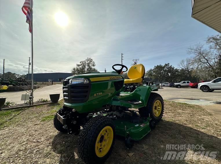 John Deere X739 小型拖拉机