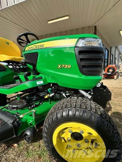 John Deere X739 小型拖拉机
