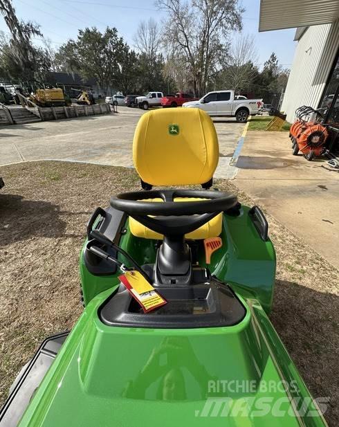 John Deere X739 小型拖拉机