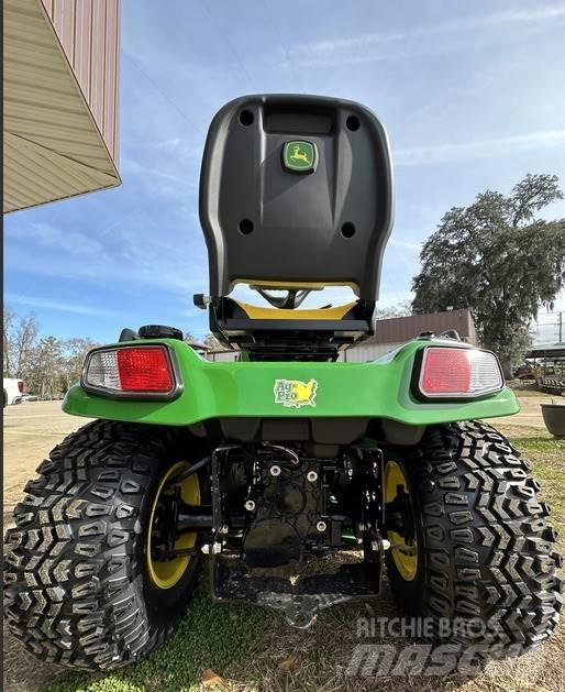 John Deere X739 小型拖拉机