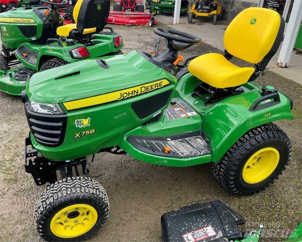 John Deere X758 小型拖拉机