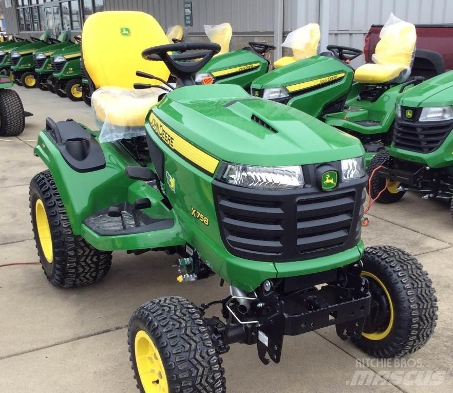 John Deere X758 小型拖拉机
