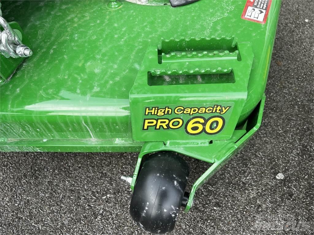 John Deere Z720E 零回转割草机