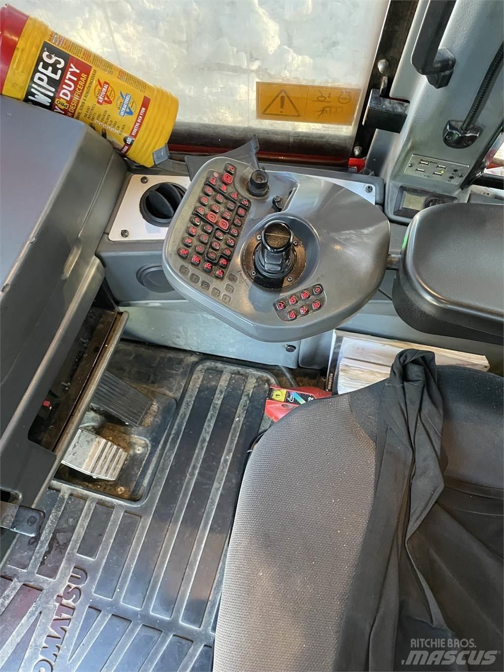Komatsu 895 集运机