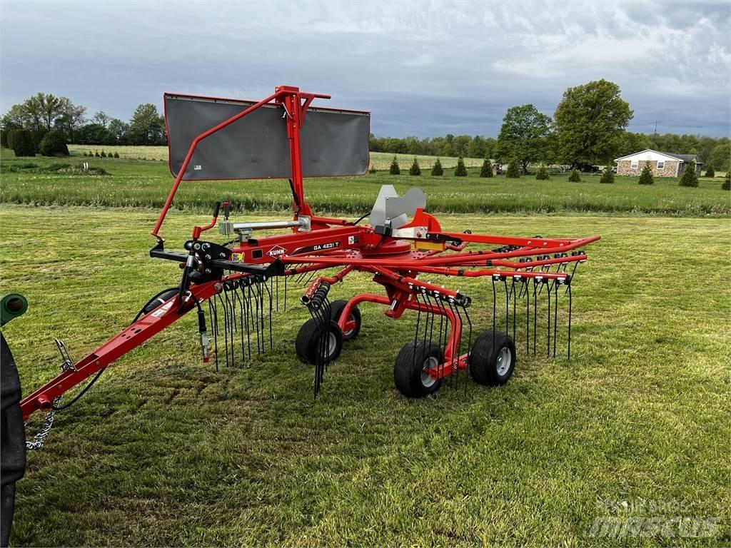 Kuhn GA4231T 犁耙和摊草机