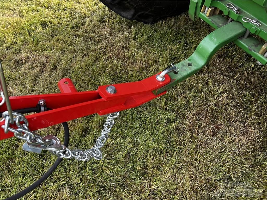 Kuhn GA4231T 犁耙和摊草机