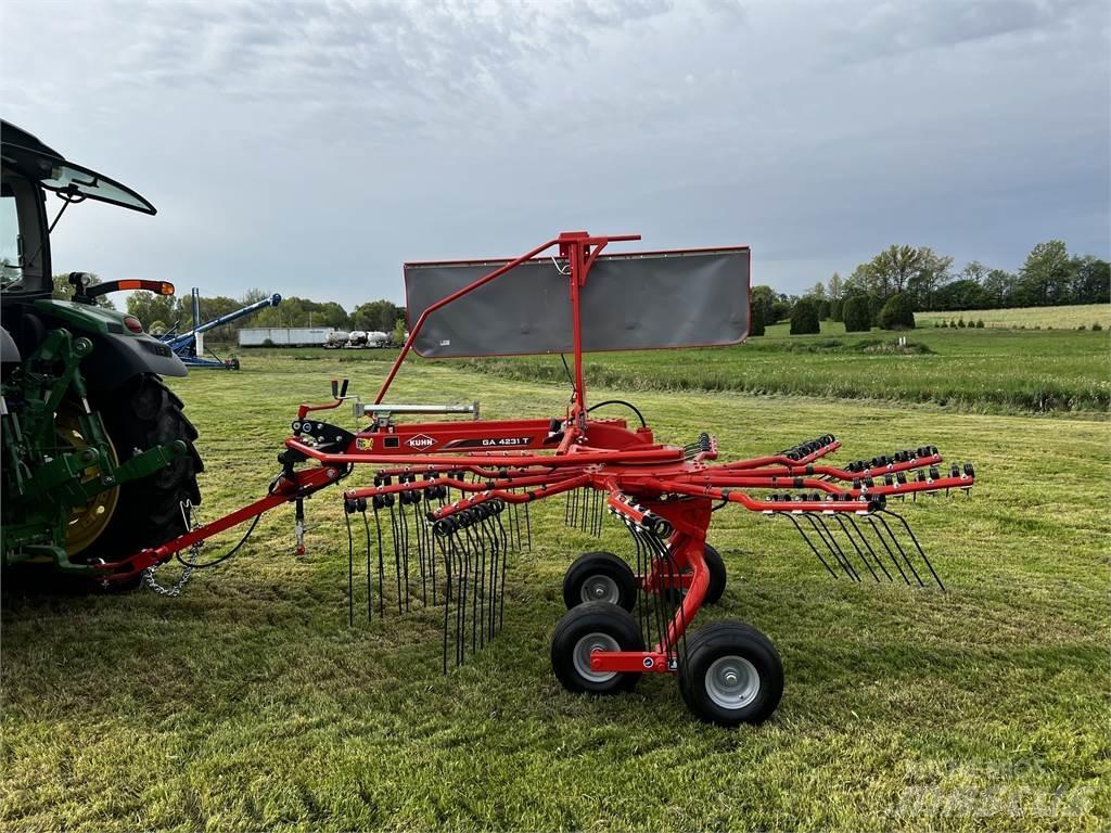 Kuhn GA4231T 犁耙和摊草机