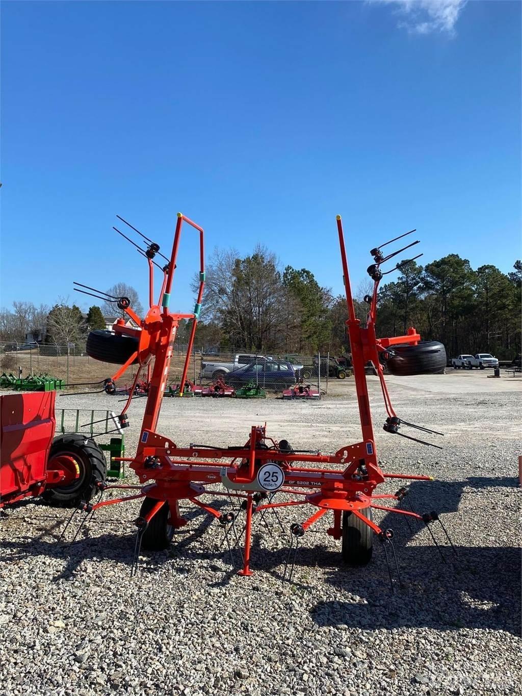 Kuhn GF5202T 犁耙和摊草机
