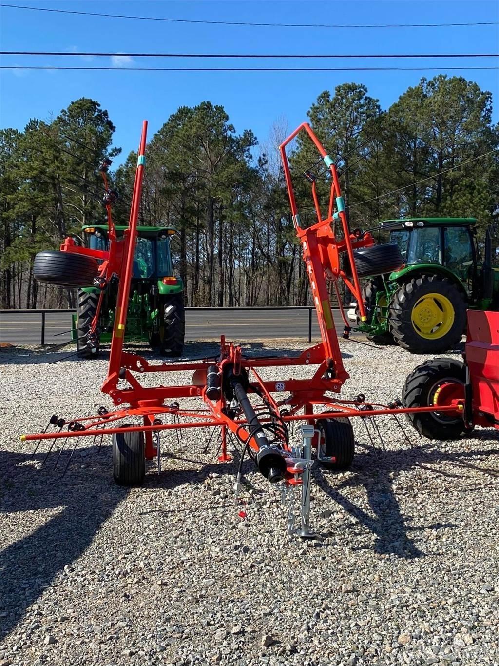 Kuhn GF5202T 犁耙和摊草机