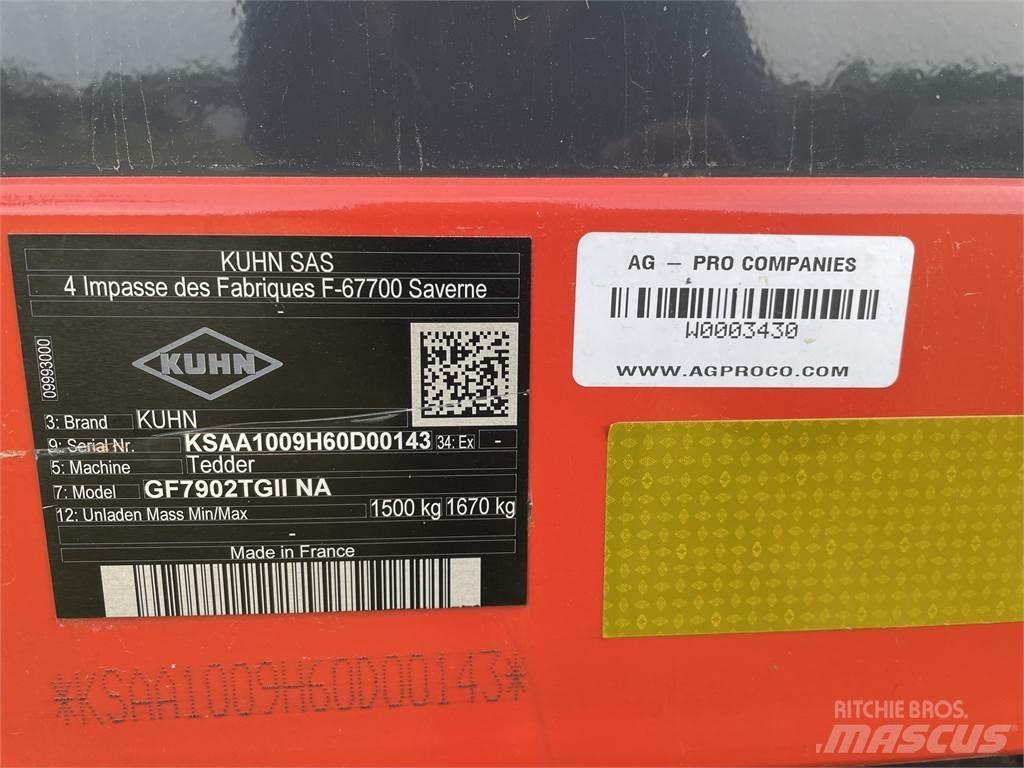 Kuhn GF7902 犁耙和摊草机