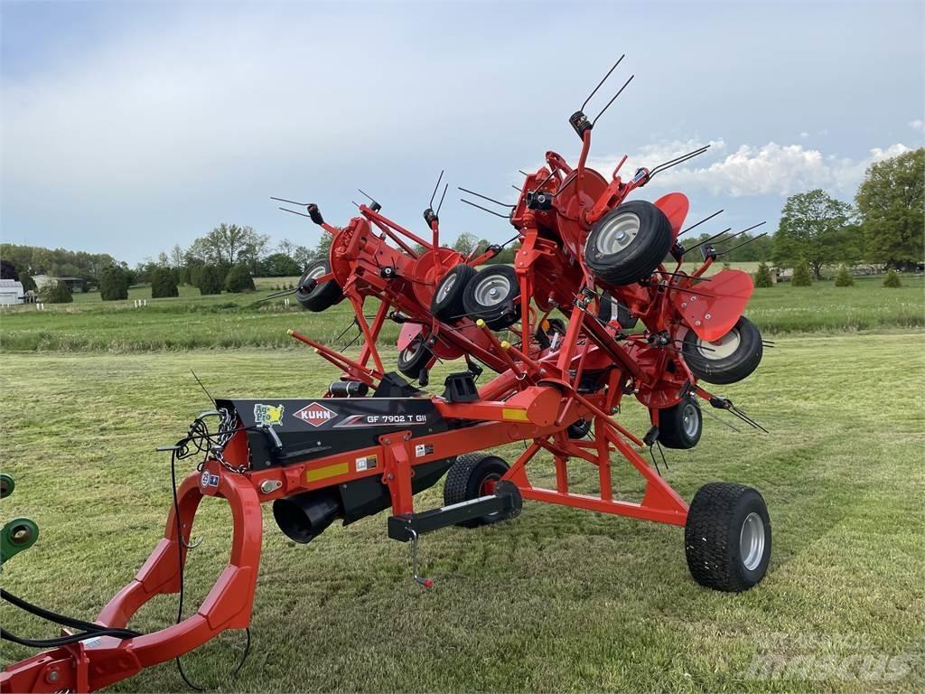 Kuhn GF7902 犁耙和摊草机