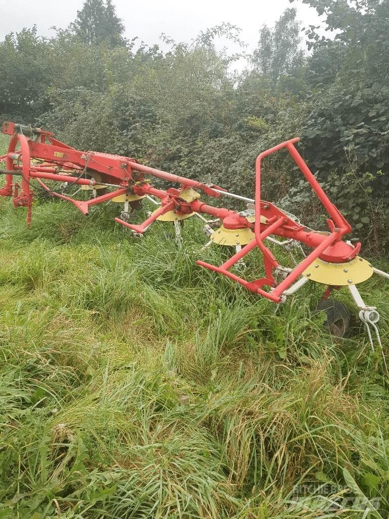 Pöttinger 810N 犁耙和摊草机