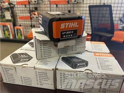 Stihl AP300S 高尔夫球车