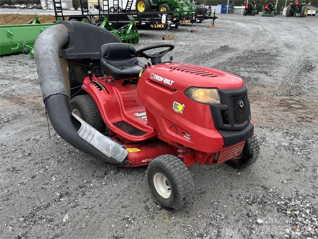 Troy-Bilt Pony 骑乘式割草机