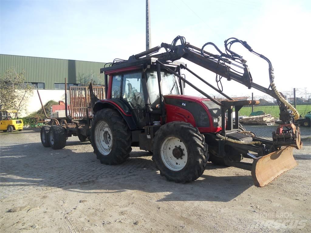Valtra N121 起重机和装载机