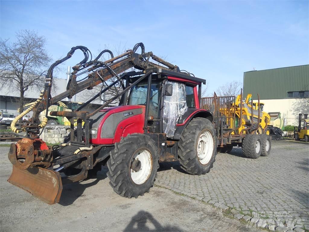 Valtra N121 起重机和装载机