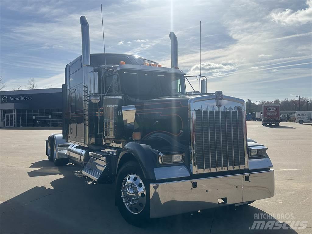 Kenworth W900 牵引车