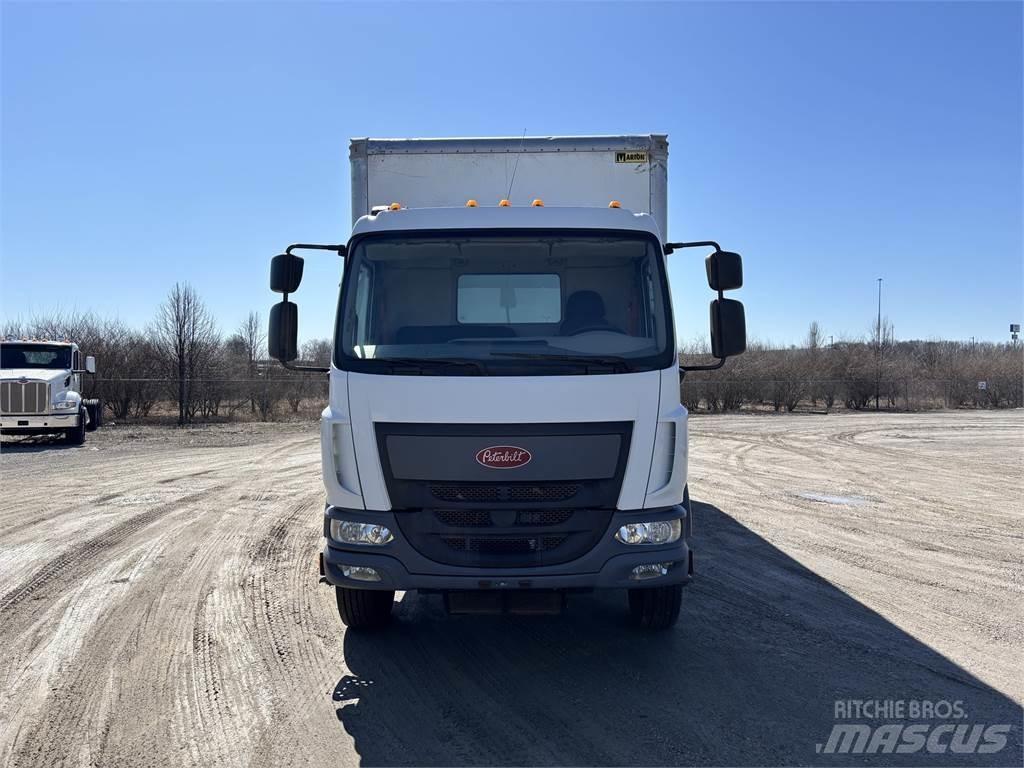 Peterbilt 220 厢式货车
