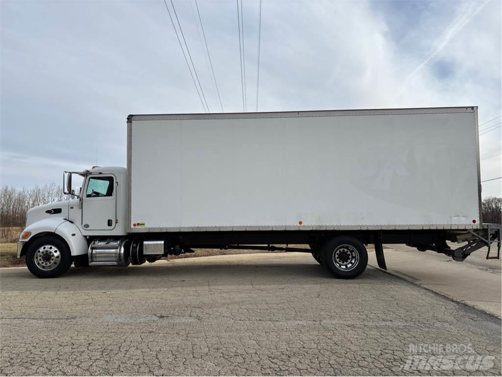 Peterbilt 337 厢式货车
