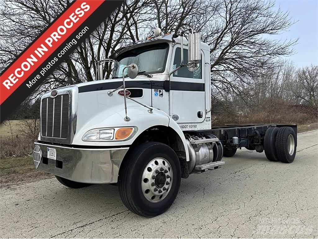 Peterbilt 337 平板车