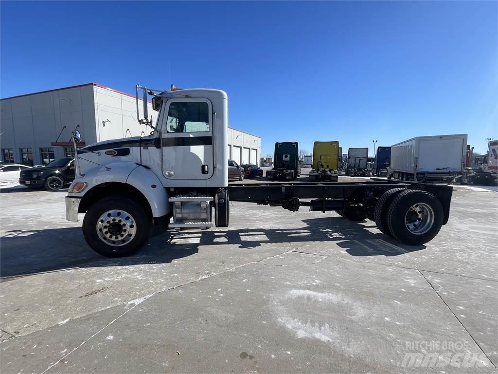 Peterbilt 337 平板车