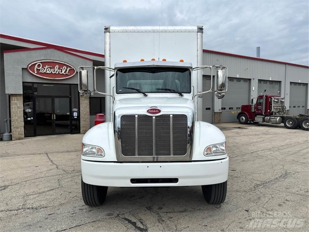 Peterbilt 337 厢式货车