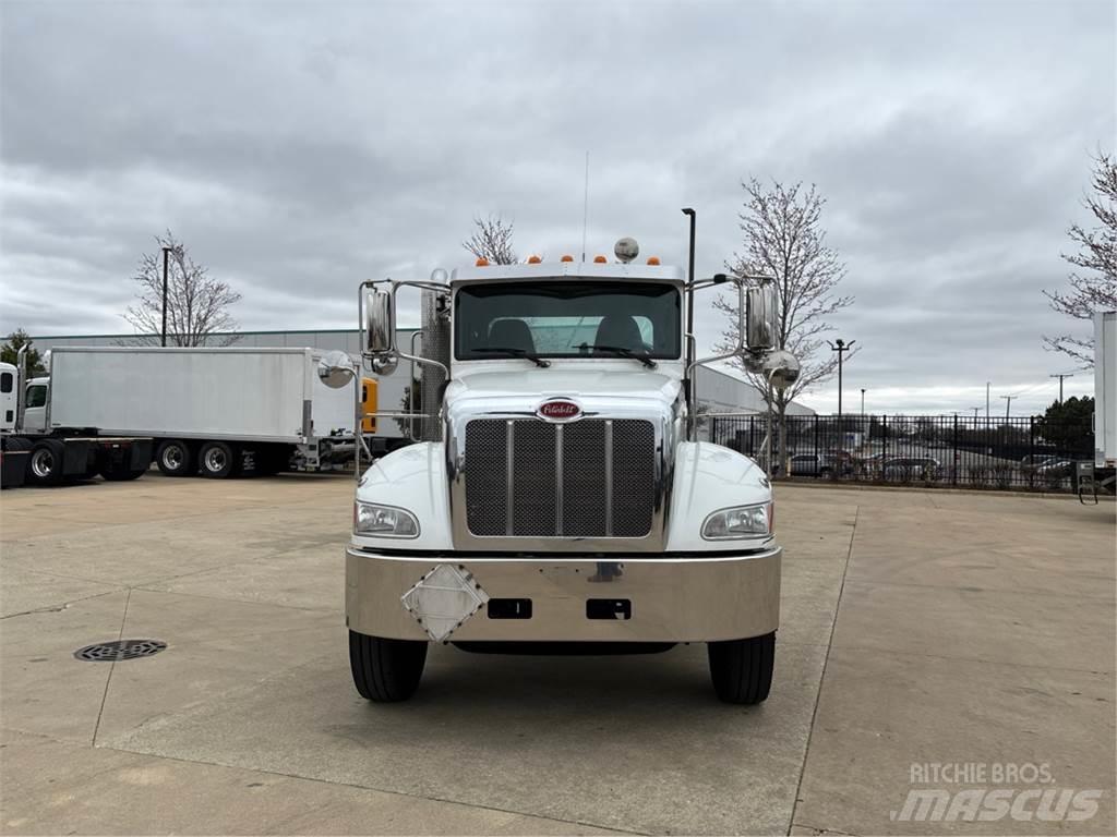 Peterbilt 337 平板车