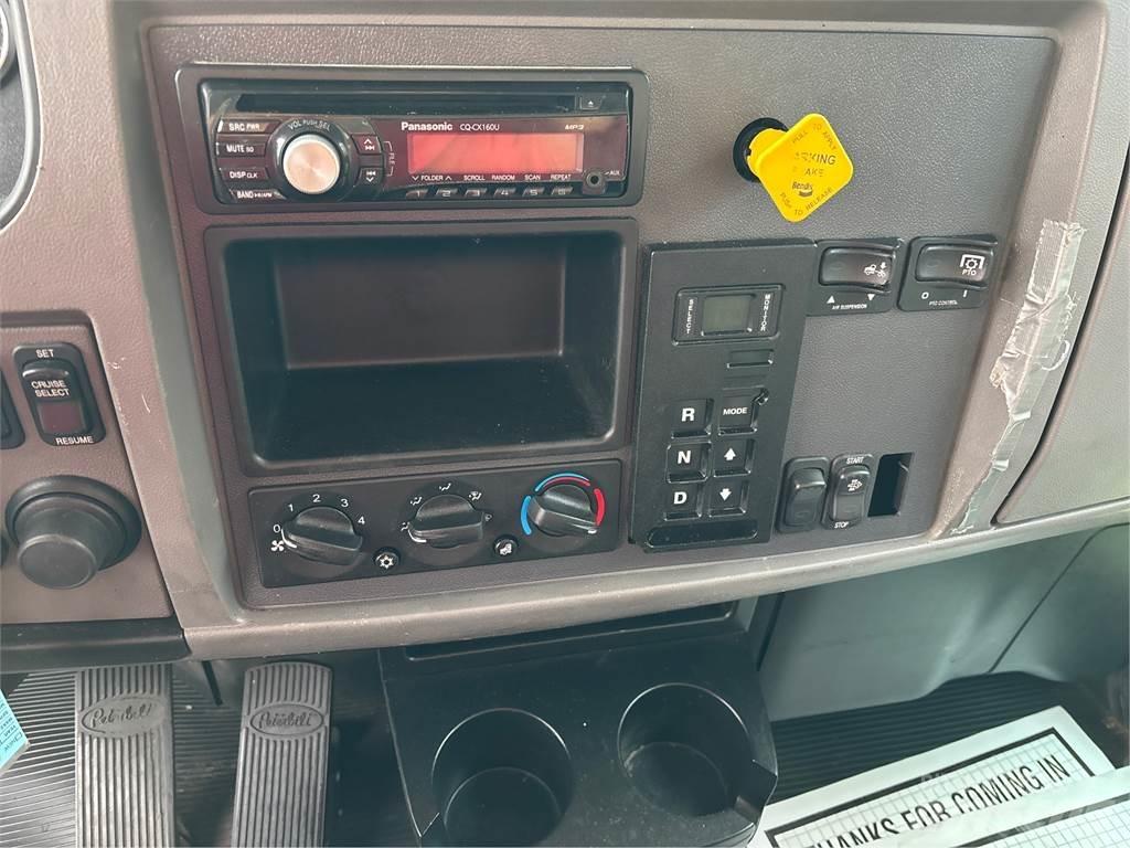 Peterbilt 337 厢式货车
