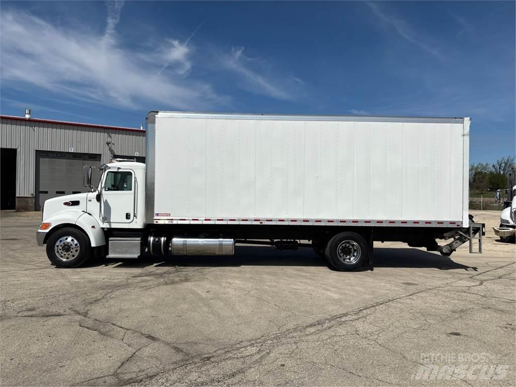 Peterbilt 337 厢式货车