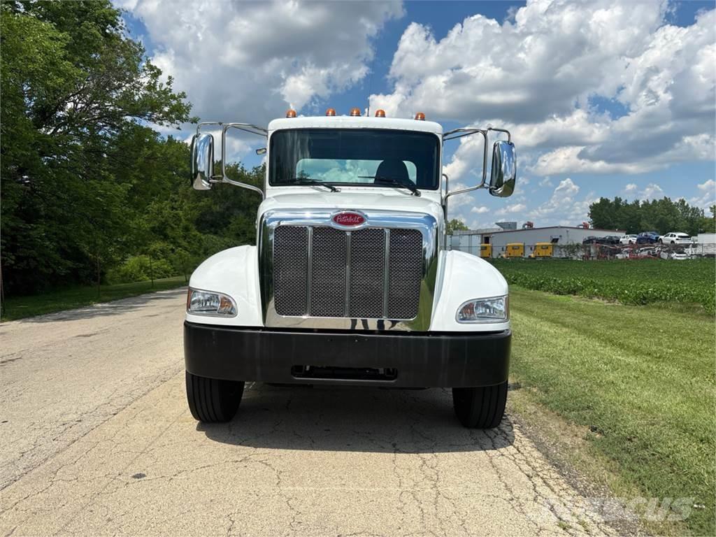 Peterbilt 337 平板车