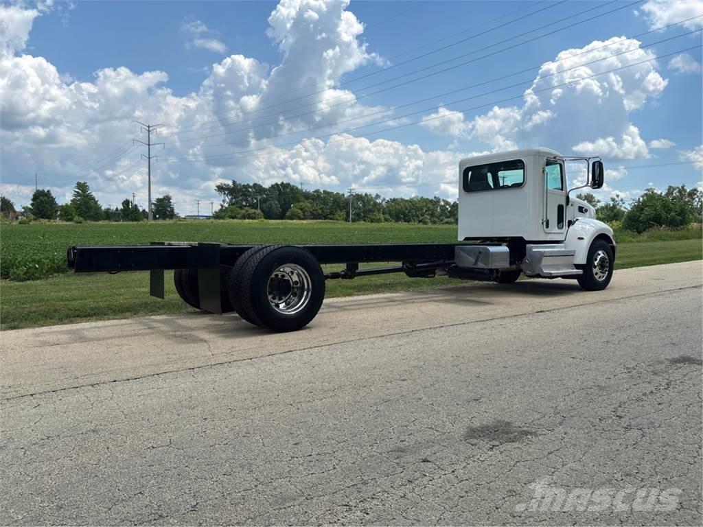 Peterbilt 337 平板车
