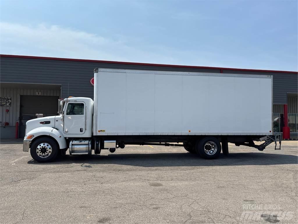 Peterbilt 337 厢式货车