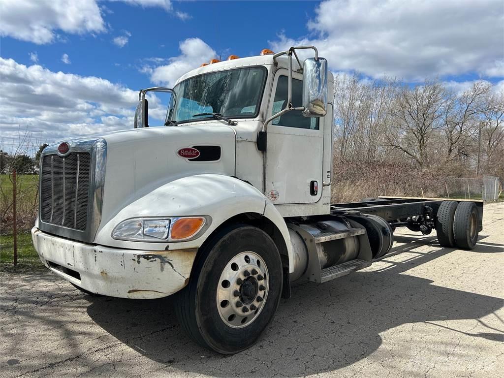 Peterbilt 337 平板车