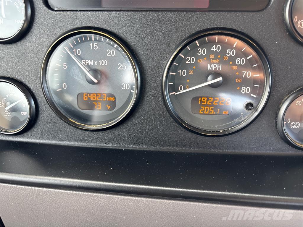 Peterbilt 337 平板车