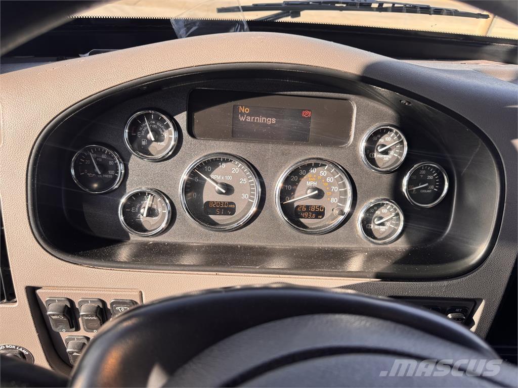 Peterbilt 337 厢式货车