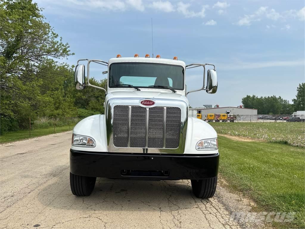 Peterbilt 337 平板车