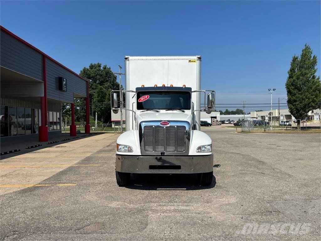 Peterbilt 337 厢式货车