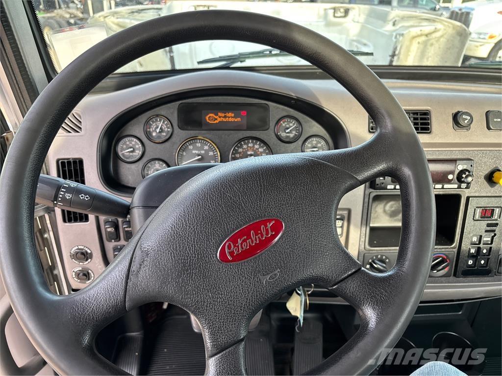 Peterbilt 337 其他货车