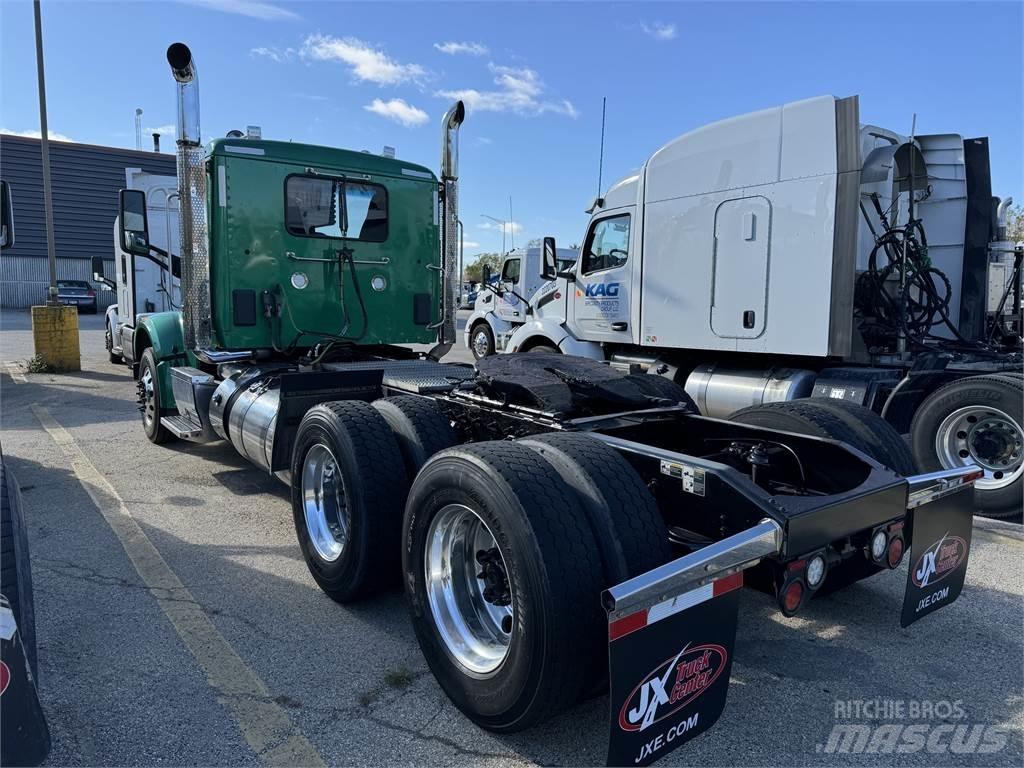 Peterbilt 567 牵引车
